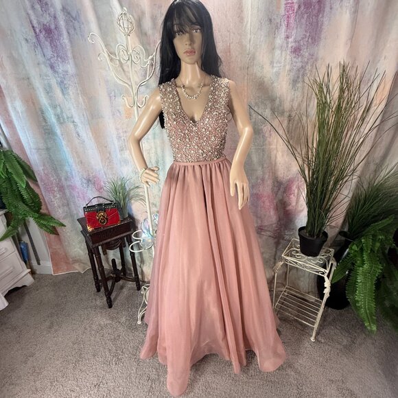 NEW📌 Terani Couture "Spotlight On" Elaborate Beaded Top Blush Prom - Ball Gown - Picture 5 of 16